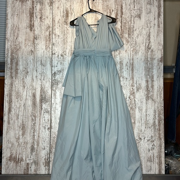 Sachin & Babi Besiktas Gown in Powder Blue Size 4 NWT - Picture 8 of 8